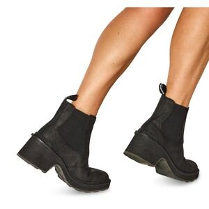 Sorel Hi-Line Leather Chelsea Boots Women's Size 9 Black Waterproof Lug Heel